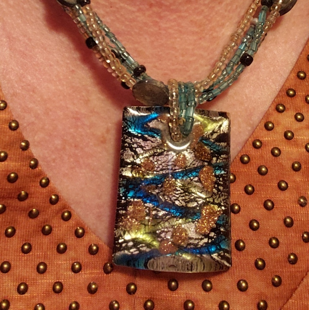 Beautiful Necklace & Matching Earrings - Picture 4 of 6